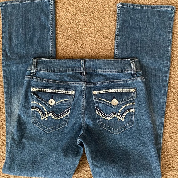 Gasoline Brand boot cut blue jeans, stretch material, Sz. 7. Like New. - Picture 4 of 8